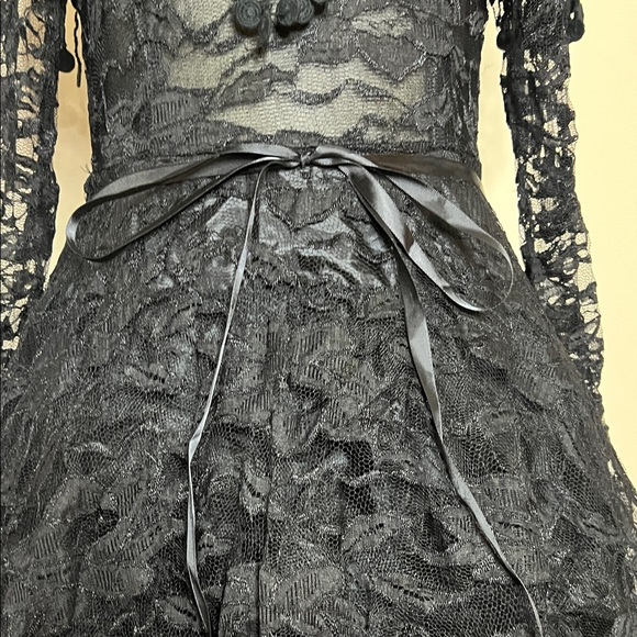 Elegant Black Lace Off-Shoulder Dress - Picture 8 of 16